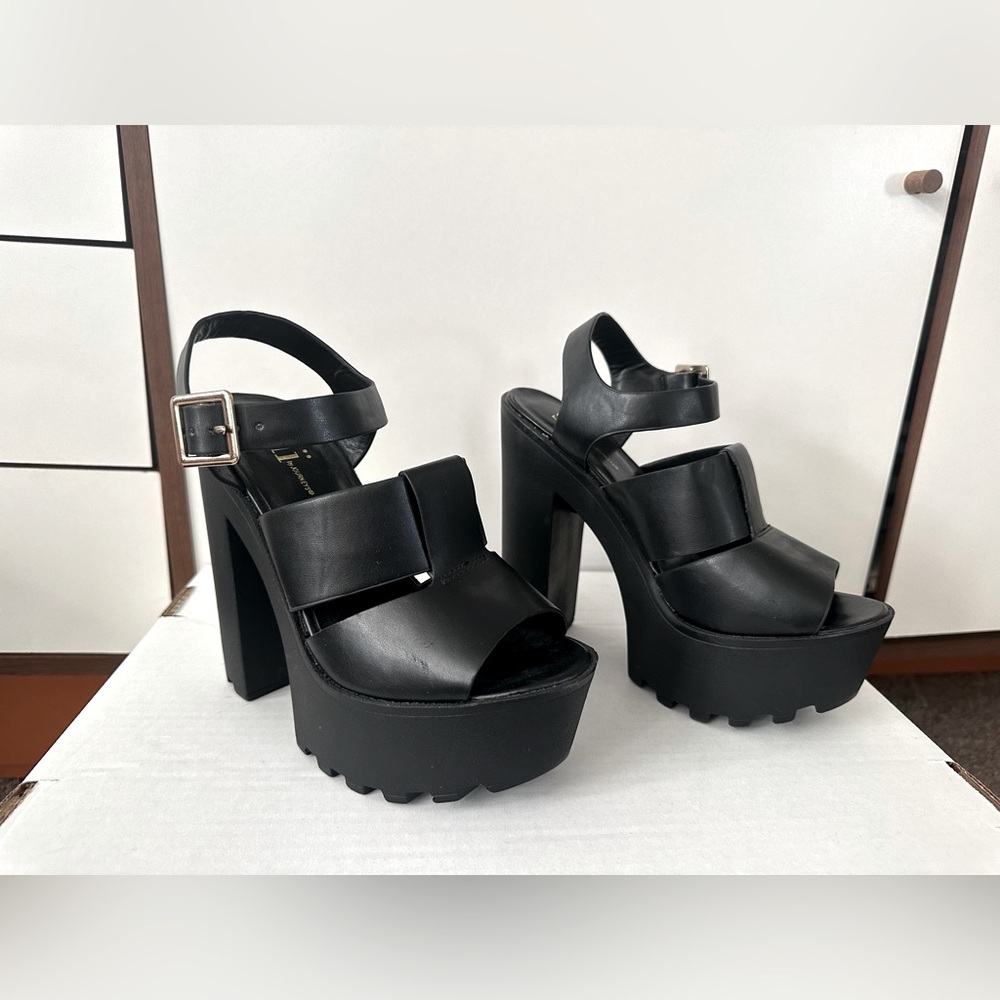 Black shi by journeys high heel